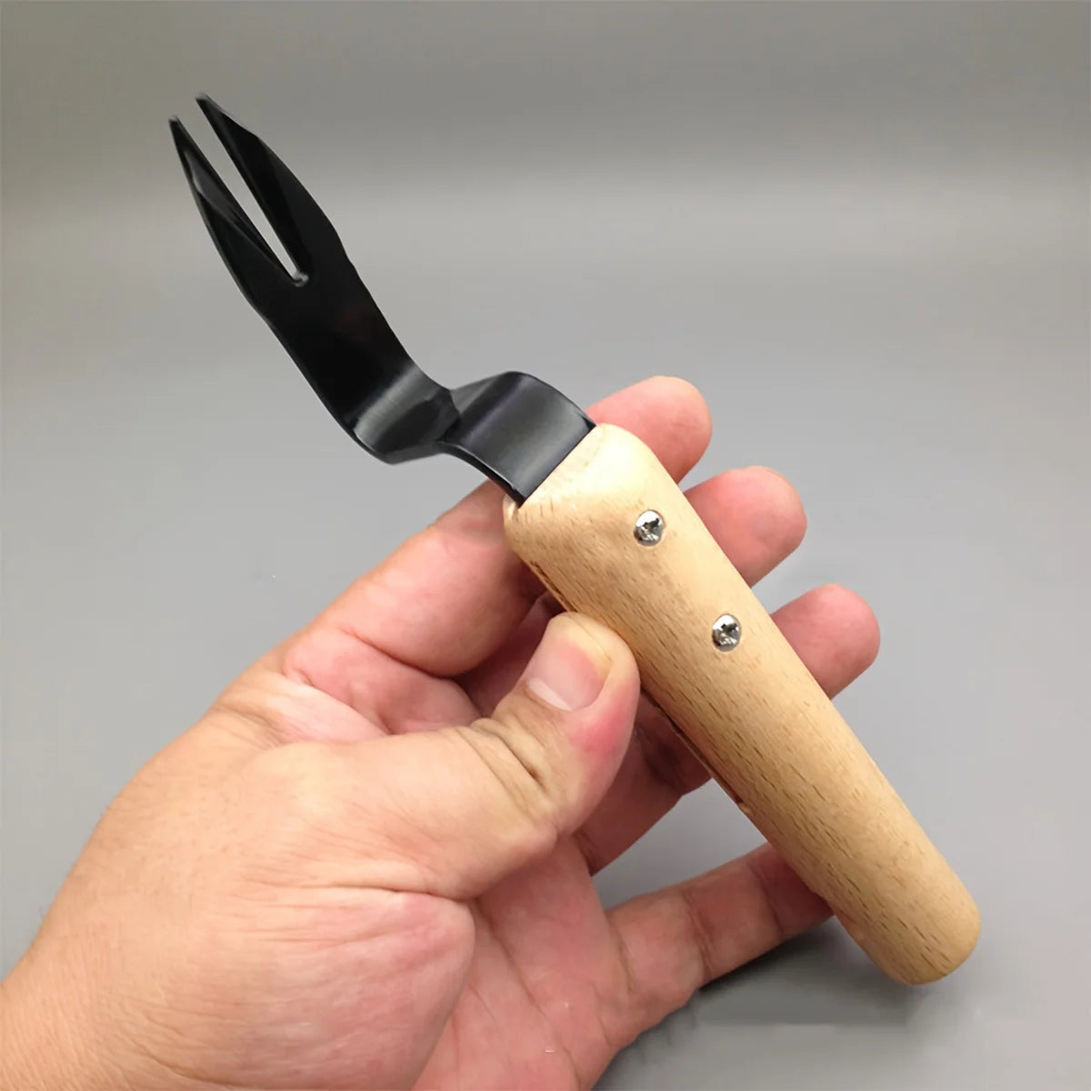 Stainless Steel Garden Weed Puller Tool with Wooden Handle for Easy Weeding